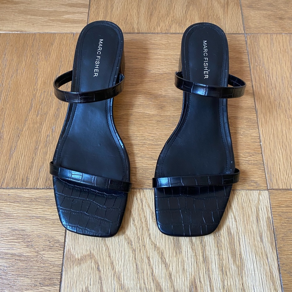 Marc Fisher Caylon 2 Sandals (black)